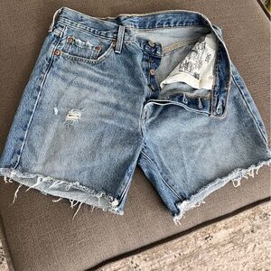 Levi 501 Mid Thigh Short